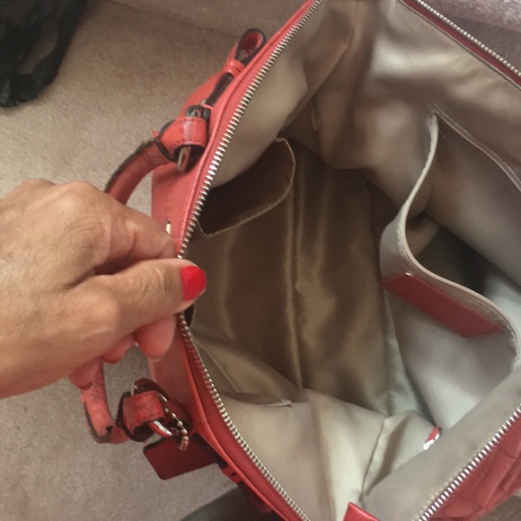 Coach Mid-size satchel. - Picture 5 of 8